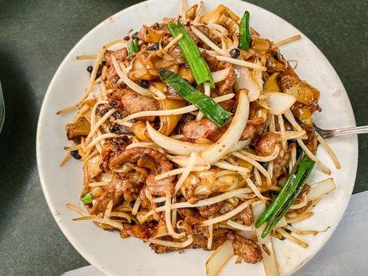 Black bean sauce beef chow fun