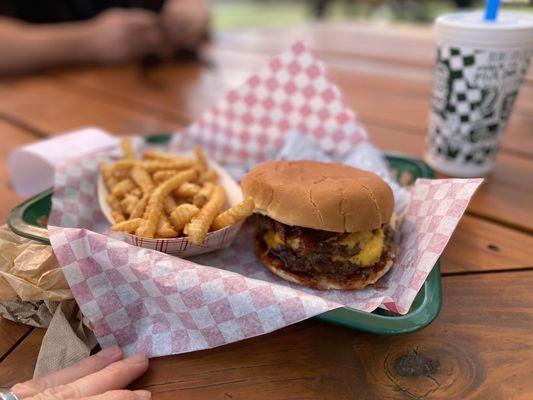 Mustang- BBQ Bacon cheeseburger