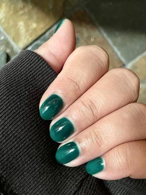 No chip manicure ($40) in DND #747 Aurora Green