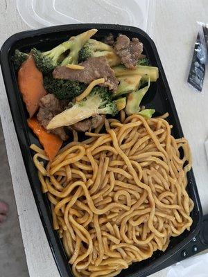 Beef and broccoli with lo mein noodles