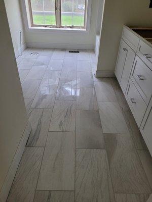 Guest Bath Porcelain Tile Installation - Happy Floors - Macaubus - Pearl - Polished - 12X24