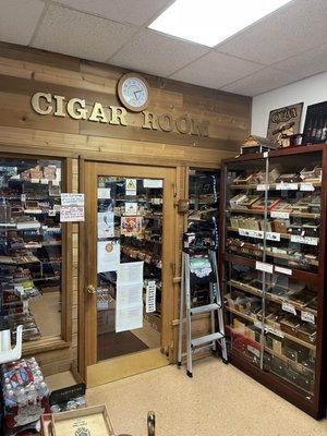 Everett Cigar & Tobacco