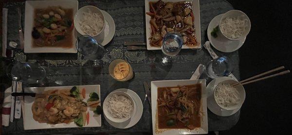 Starting from lower left and then clockwise: Kaeng Phed Ped Yang, Ginger & Mushrooms (Scallop), Cashew & Mushr. (Chicken) and Pad Phed(Duck)