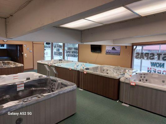 Salem hot tub store showroom