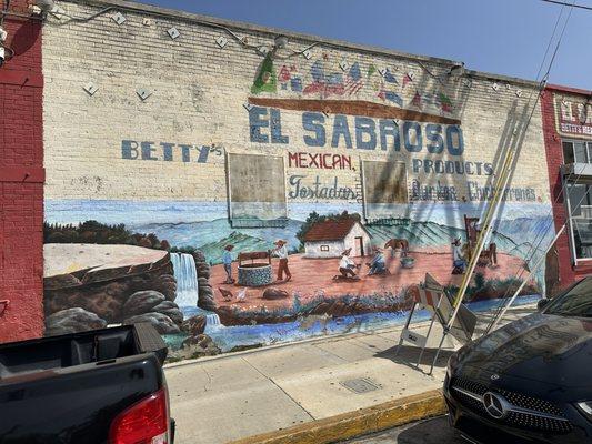 Nice mural. Reminds me of the Farmer John mural in Vernon.