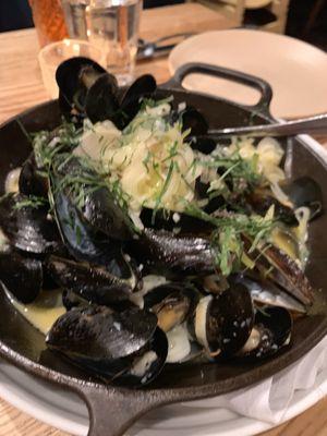 Moules frites (mussels)