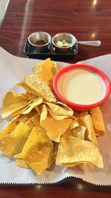 Queso Dip & Chips