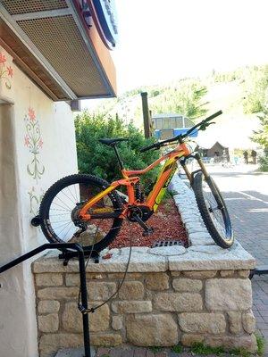 Devinci e-full suspension mountain bike