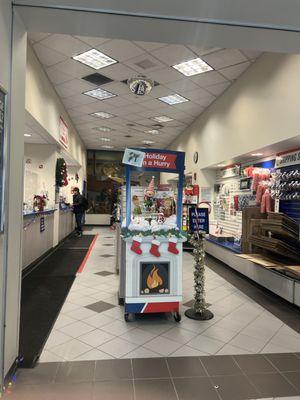 The main entrance of the US post office at 133 Clarendon St. Boston, MA 02117