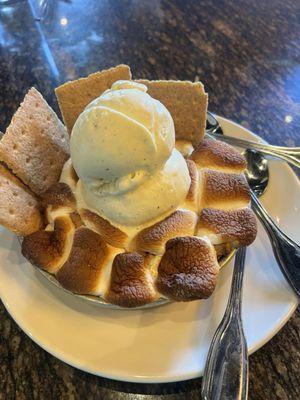 The S'mores pizookie. WOW!!!