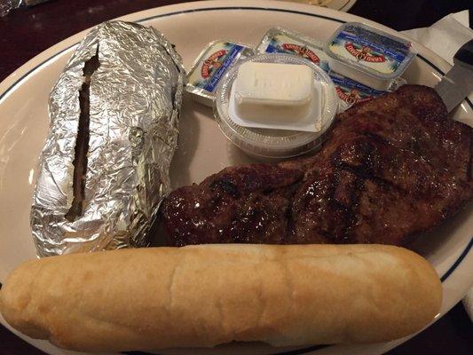 Large house salad with very nice blue cheese dressing, lean sirloin and tasty baked potato. We enjoyed our dinner here.