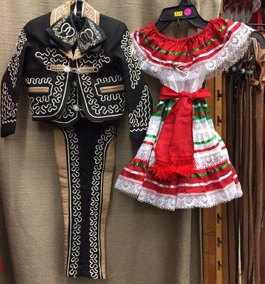 Trajes de charro para niño y vestido tipico para niña.