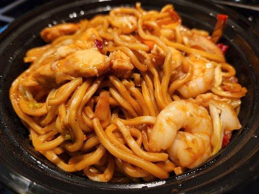 Szechaun Lo Mein, chicken, pork and shrimp, very good spice level.