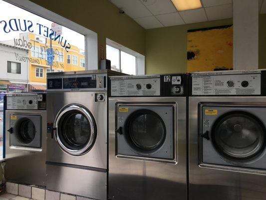 Sweet lil laundromat..and they always mail a refund if you lose money.