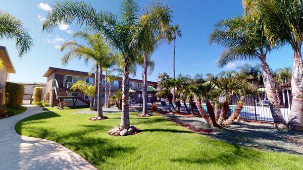 Courtyard at Huntington Cove Apartment Homes in Huntington Beach, California. Pet Friendly Studio, One, Two and Three Bedrooms.