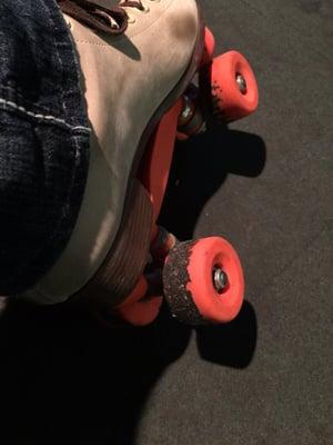 Skates are a complete mess. All of them look like this. I spent 2-hours rolling on a bumpy road.