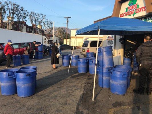 About 8 different parties waiting l over 45 minutes during "break" middle of a Saturday - definitely discourages people recycling.