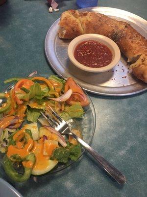 Everything taste pretty good. Shrimp Alfredo spaghetti salad and pizza roll