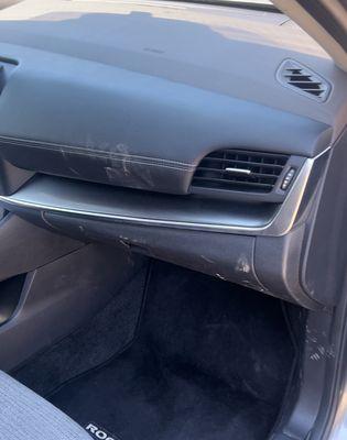 Mud stains and dirt all over the vehicle at time of pick up. Do they not clean at all in between customers??