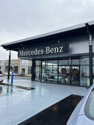 Carlton Mercedes-Benz store