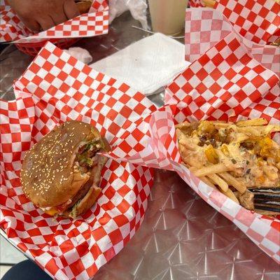 Best burger and fries 100% recommend