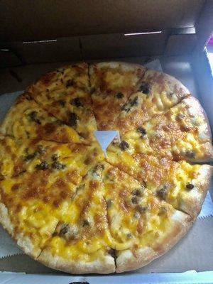 Mac & Cheeseburger Pizza