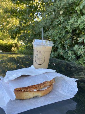 Ordered a iced vanilla latte and a jalapeño bagel!