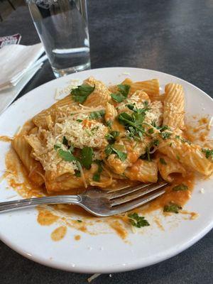 Rigatoni and vodka sauce - no flavor at all.