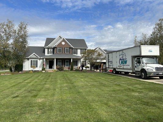 2 trucks, 4 men relocating this family to a new home