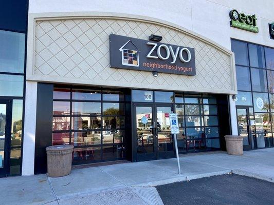 Zoyo Frozen Yogurt - Paradise Valley/ Scottsdale