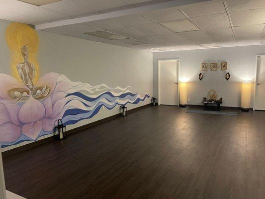 Large yoga studio, fits up to 20 students