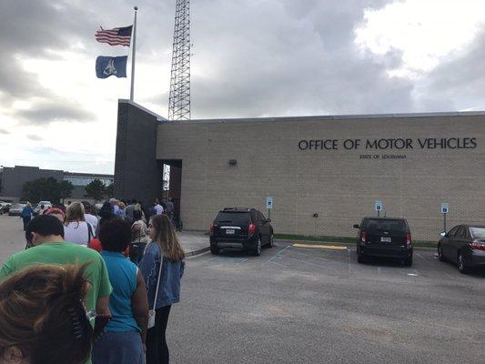 Long lines before it even opens - yes folks, that's only half of the line