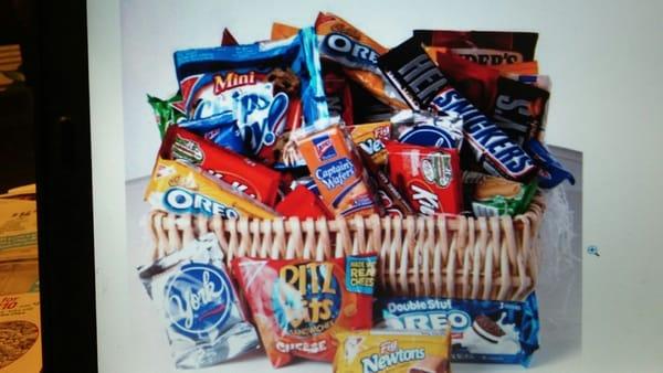 Picture of what i ordered off website, lots of full size candy bars and cookies