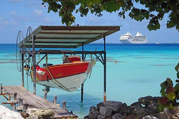 Regent Seven Seas Mariner in French Polynesia