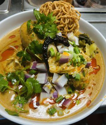 Khaosoi chicken Northern Thai curry noodles style