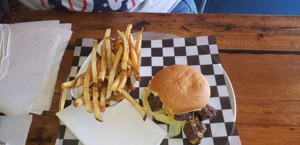 Cheeseburger with fries!!