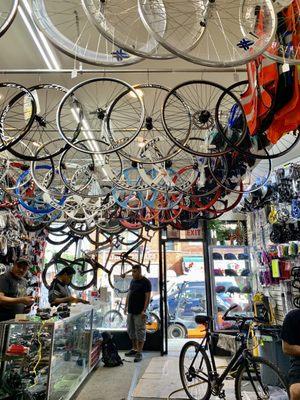 Gran variedad de repuestos para bicicletas, muy buen servicio, el señor Rafael Cossio es un excelente mecánico de Bicicletas. Best service.