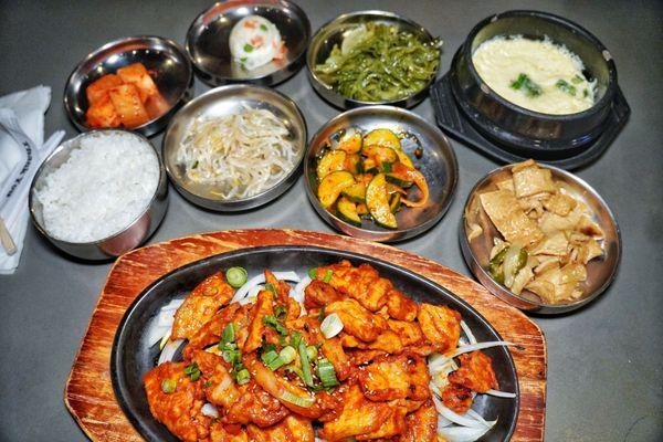 Spicy pork with banchan