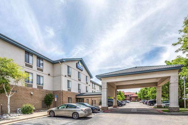 Days Inn & Suites By Wyndham Denver International Airport