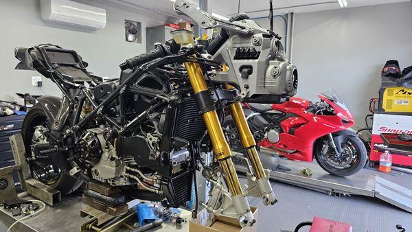 Ducati Service every day.