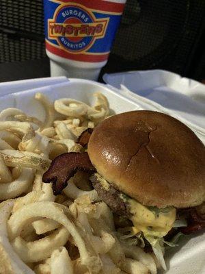 Cali burger with green chili, bacon & avocado