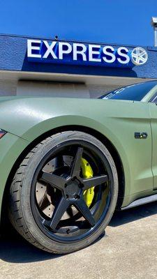 Freshly painted calipers on this Mustang