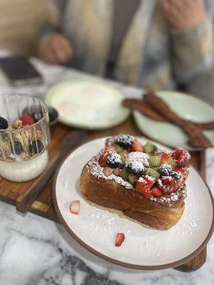 The brioche French toast with fresh berries