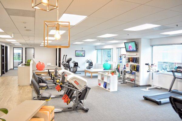 Our gym is centrally located in the office. On the outer part of the office, we have 8 private treatment rooms for your one-on-one sessions.