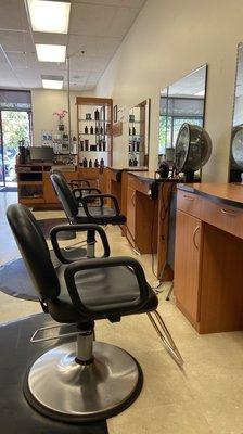 Salon , very clean!!