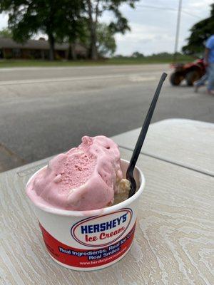 Strawberry icecream