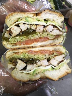 Grilled chicken with jalapeños and avocado #amazing #modega