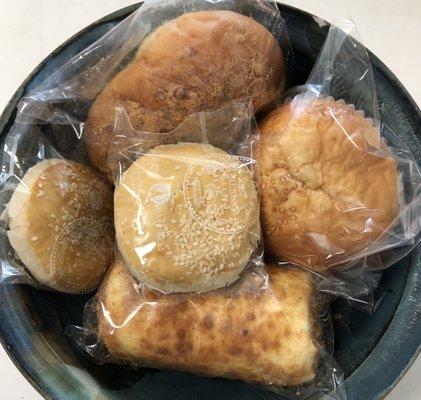 Pork Bun, Custard Bun, Wife Cakes, and, their excellent PORK SPONGE ROLL!  (04/19/21)