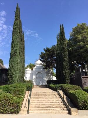 A beautiful Ashram built on the inspiration of the Taj Mahal