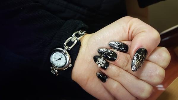 Snowflake ring finger accent with silver to black glitter ombre.